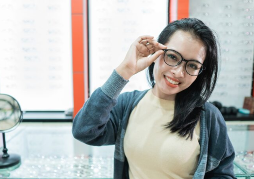 Shaping Vision and Style: The Rise of Modern Eyewear Trends in Singapore