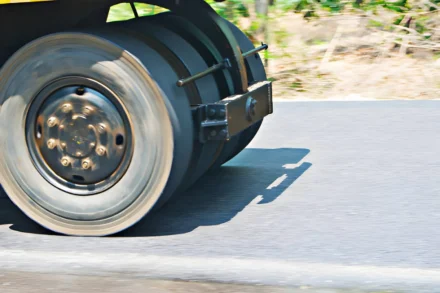 How Trailer Length Affects Lane Changes and Turns